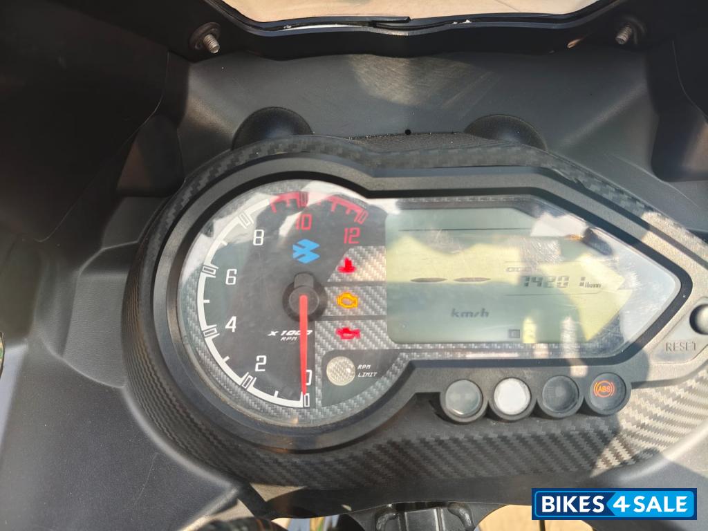 Bajaj Pulsar 220F BS6