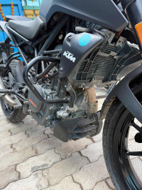 Black KTM Duke 250 2022