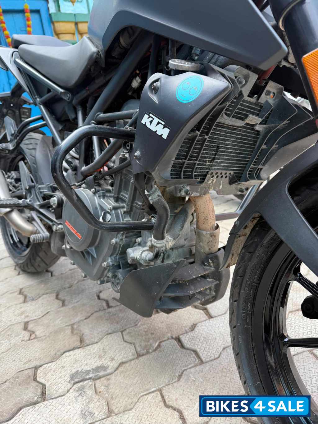 Black KTM Duke 250 2022