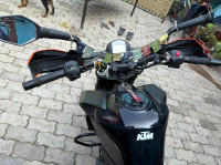 Black KTM Duke 250 2022