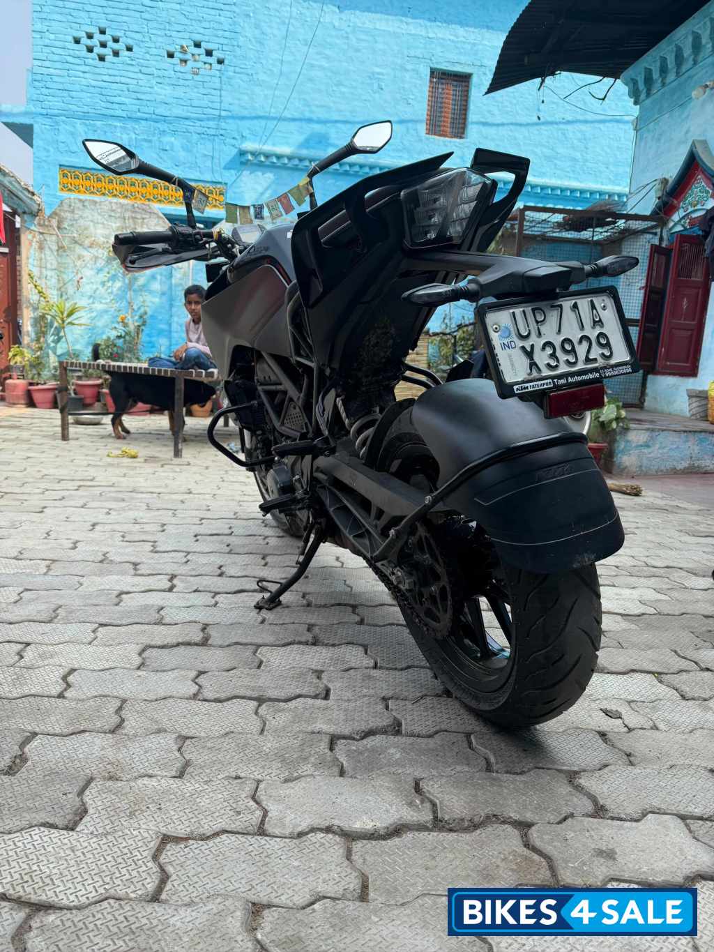 Black KTM Duke 250 2022