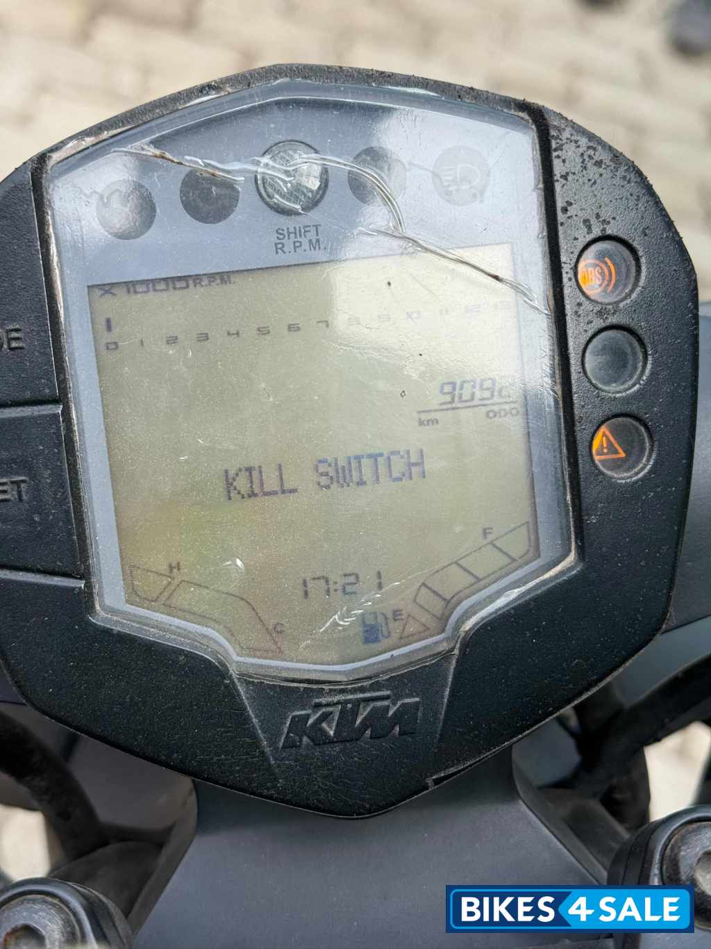 Black KTM Duke 250 2022