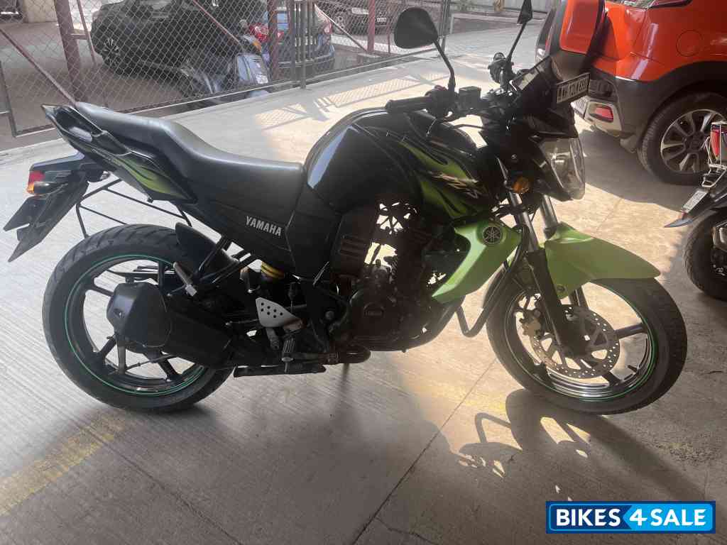 B Green Yamaha FZ-S