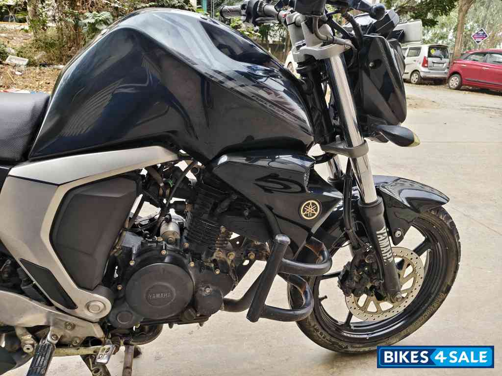 Black Yamaha FZ