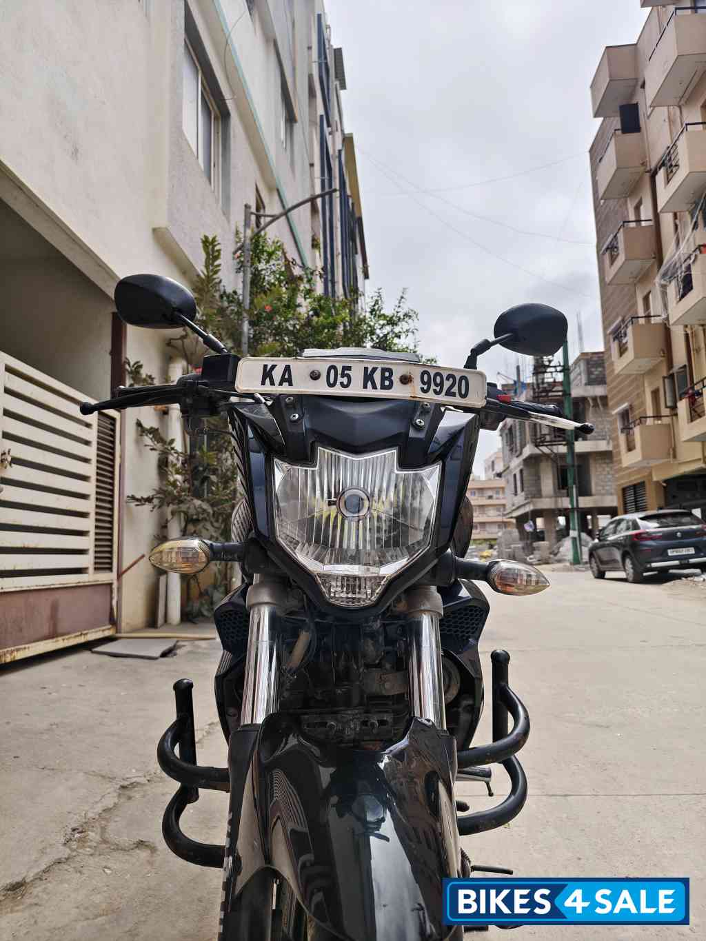 Black Yamaha FZ