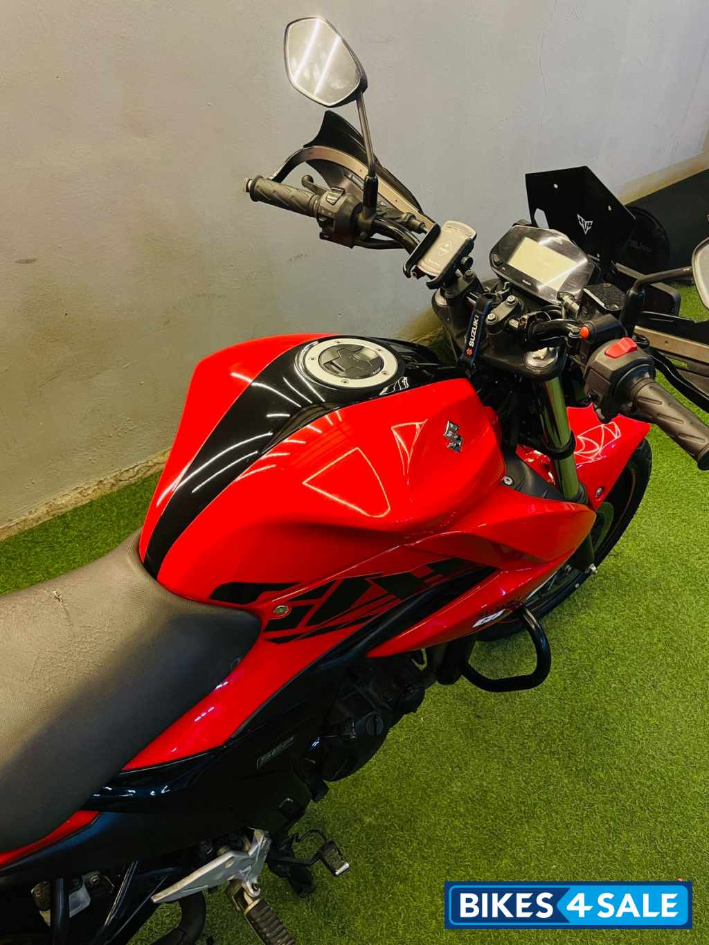 Prl. Mira Red Suzuki Gixxer 150