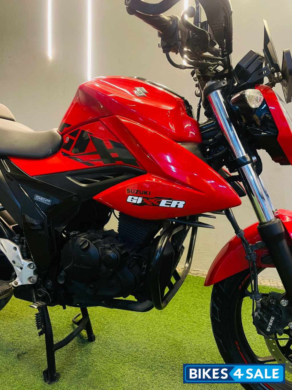 Prl. Mira Red Suzuki Gixxer 150
