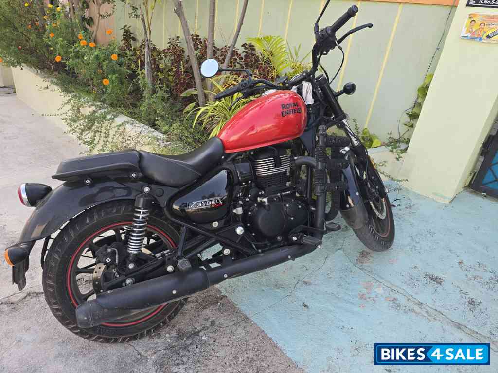 Red Royal Enfield Meteor 350 Fireball
