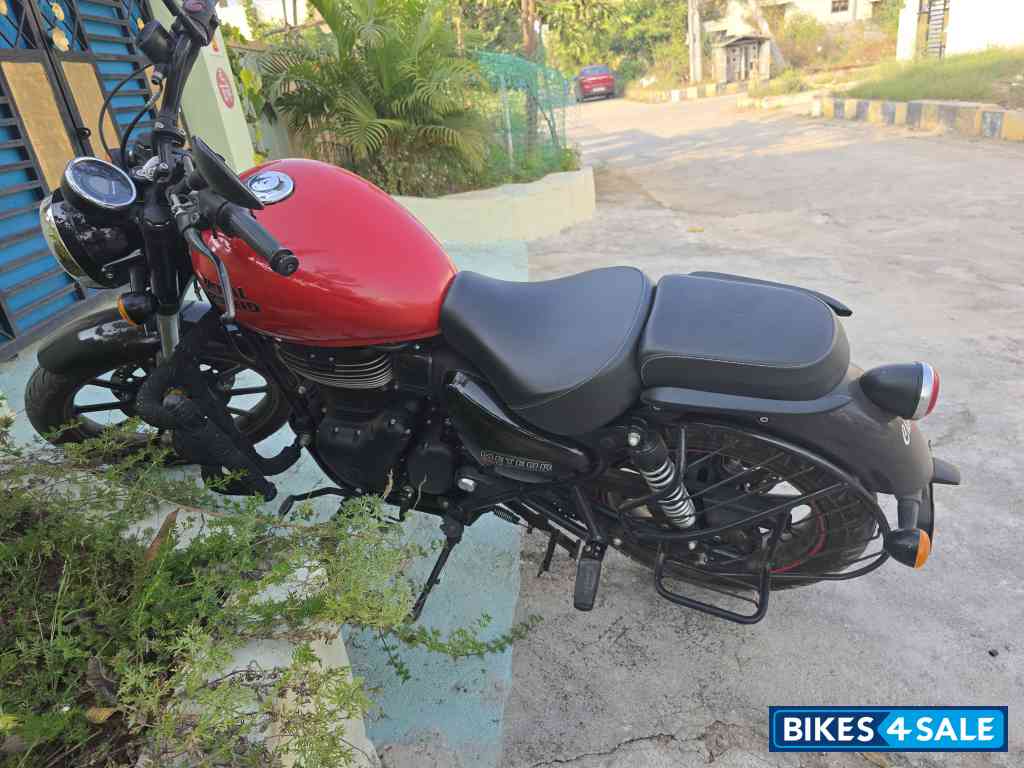Red Royal Enfield Meteor 350 Fireball Red Royal Enfield Meteor 350 Fireball