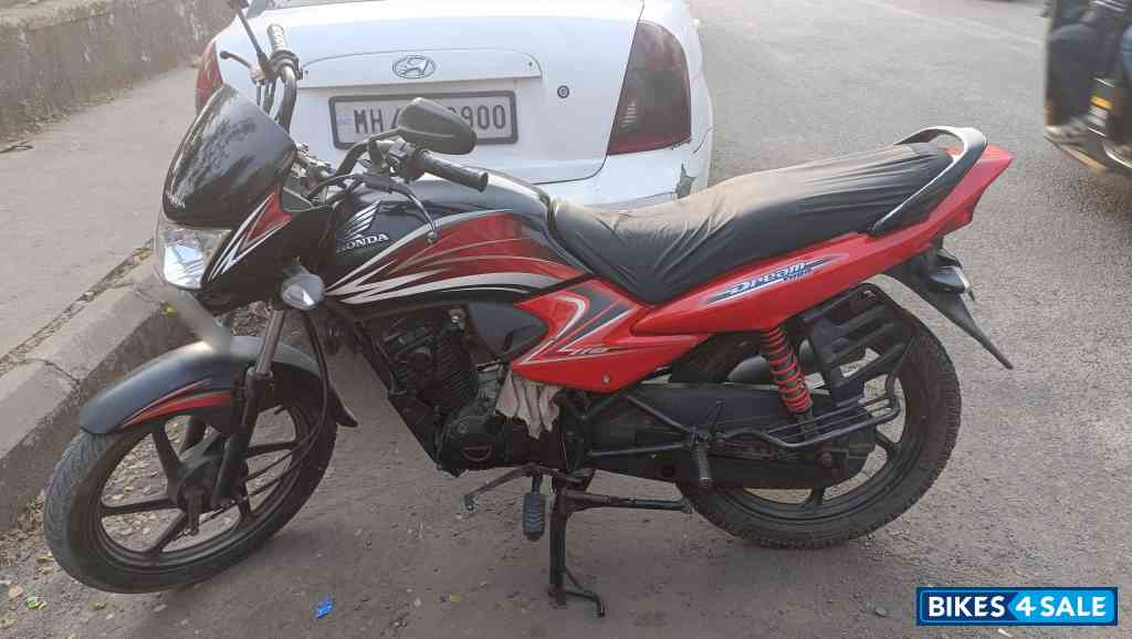 Black And White Honda Dream Yuga