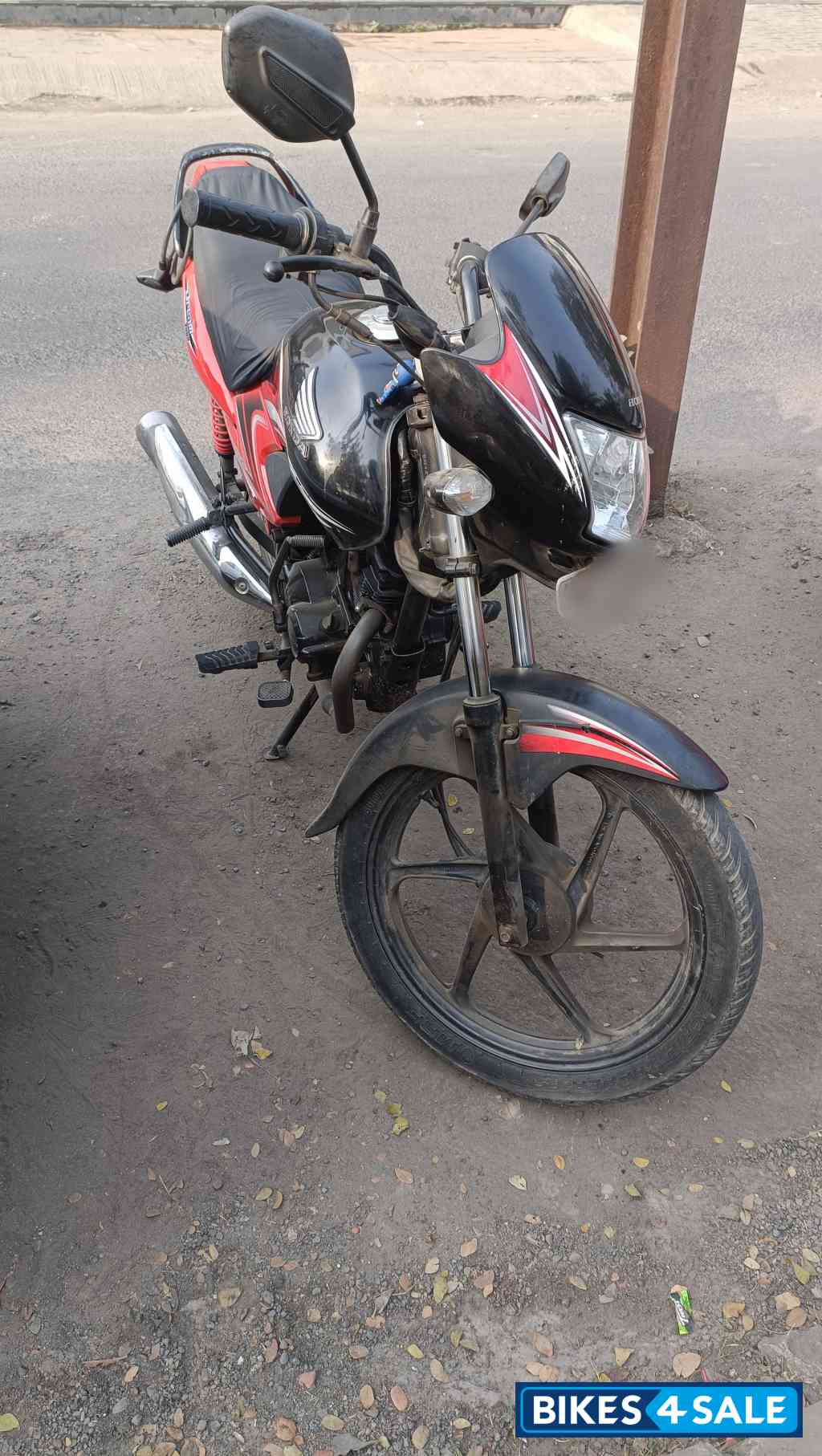 Black And White Honda Dream Yuga