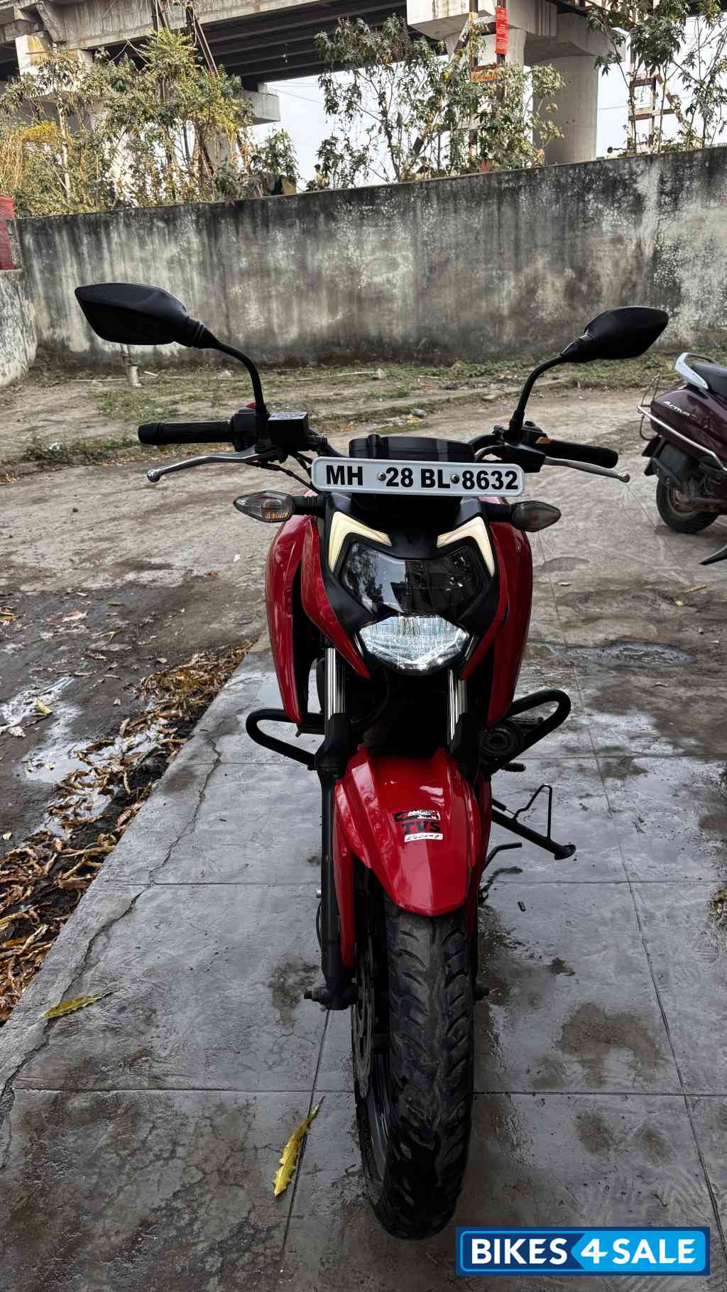 Red TVS Apache RTR 160 4V Red TVS Apache RTR 160 4V