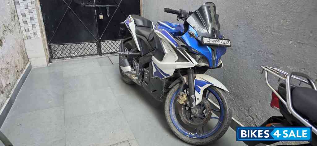 Bajaj Pulsar RS 200