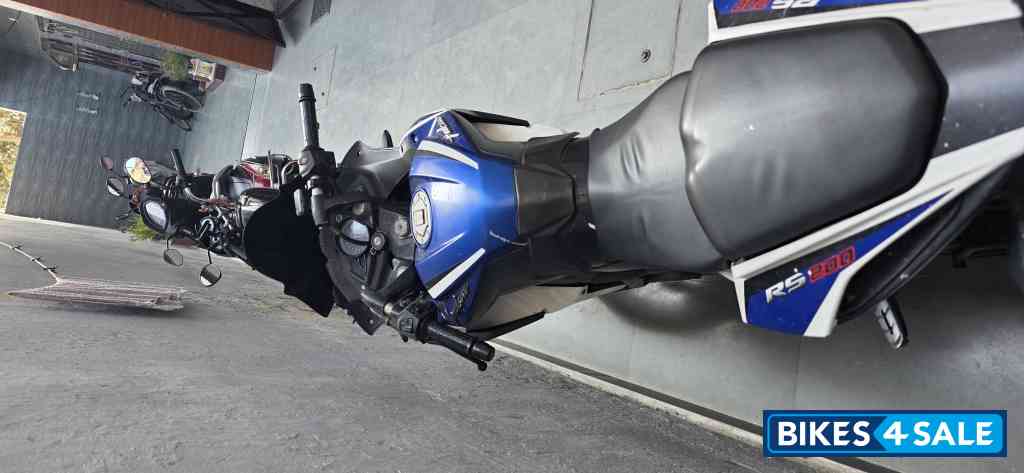 Bajaj Pulsar RS 200