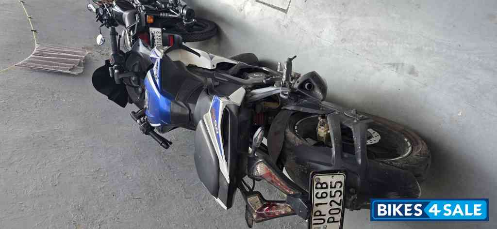 Bajaj Pulsar RS 200