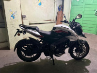 Pearl White Bajaj Pulsar NS 200 BS6