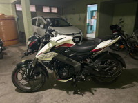 Pearl White Bajaj Pulsar NS 200 BS6