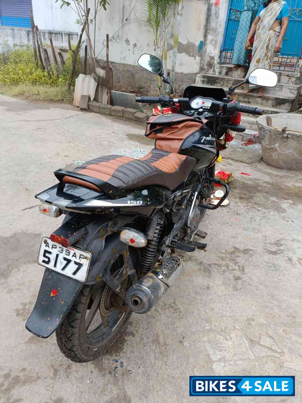 Black Bajaj Pulsar 150