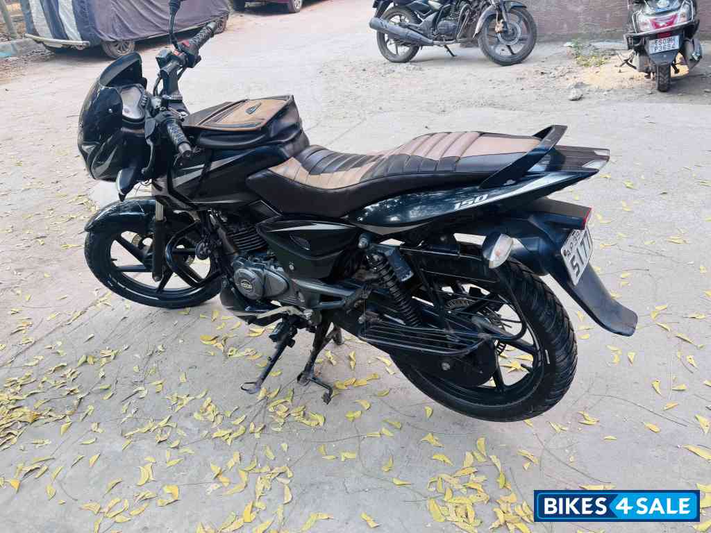 Black Bajaj Pulsar 150