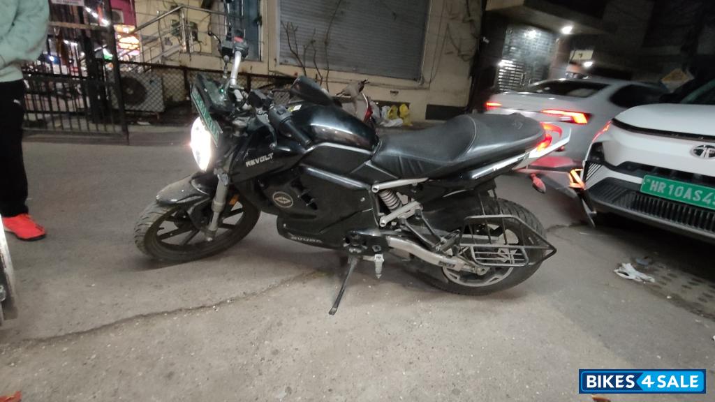 Black Revolt RV 400 Black Revolt RV 400