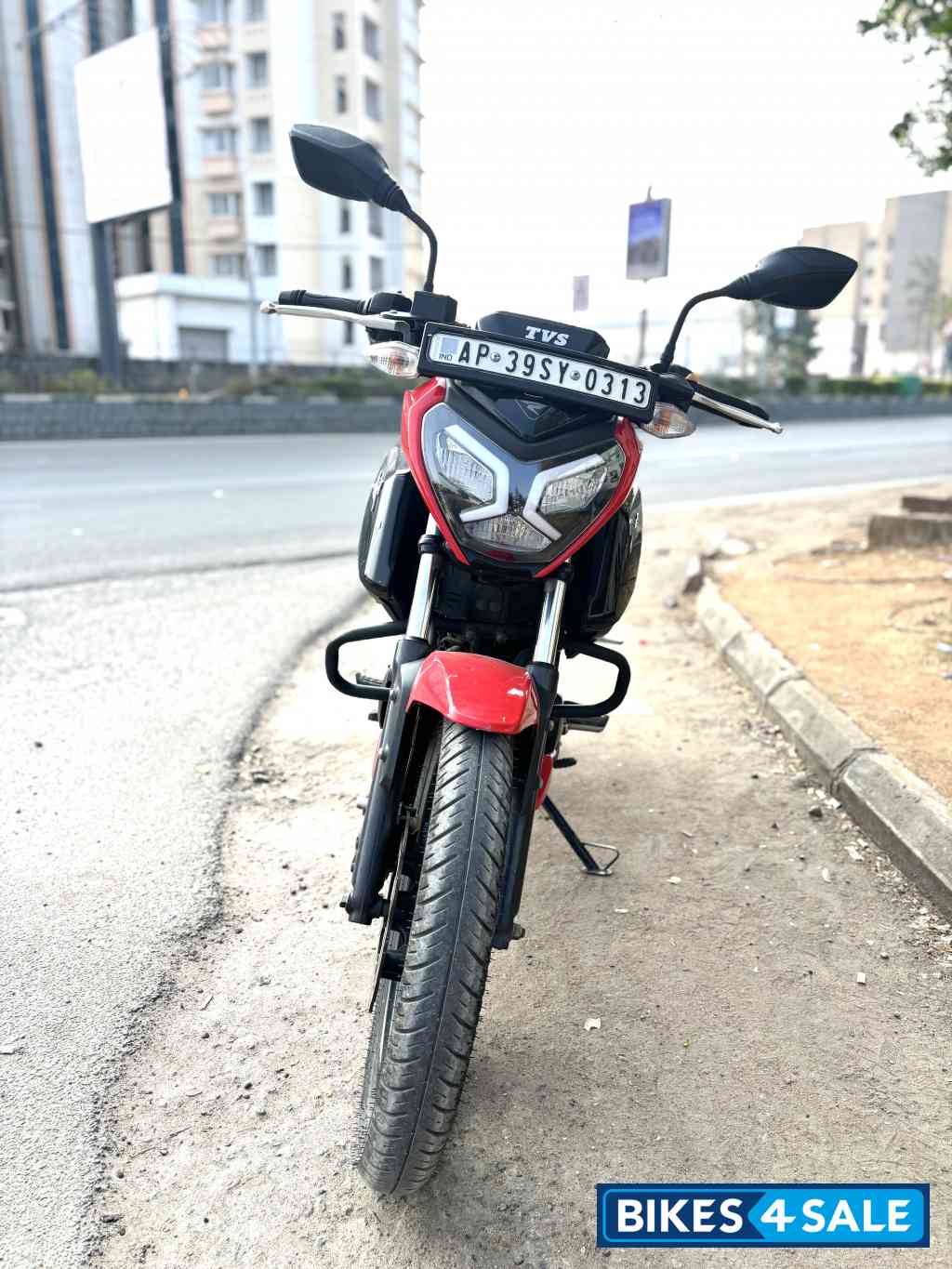 Red TVS Raider Split Seat