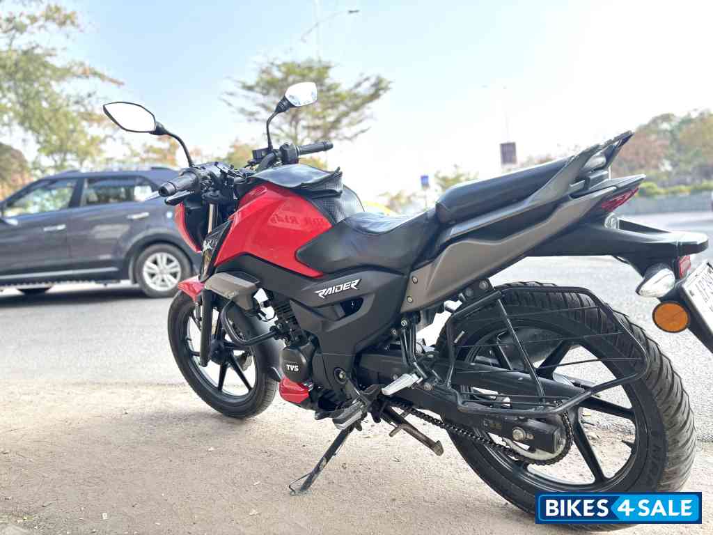 Red TVS Raider Split Seat Red TVS Raider Split Seat
