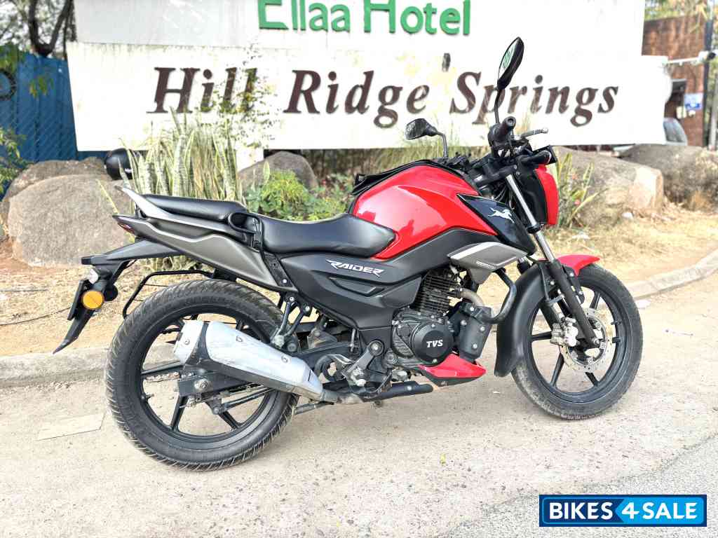 Red TVS Raider Split Seat Red TVS Raider Split Seat
