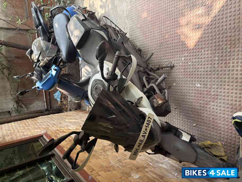 White Bajaj Dominar 400 ABS BS6