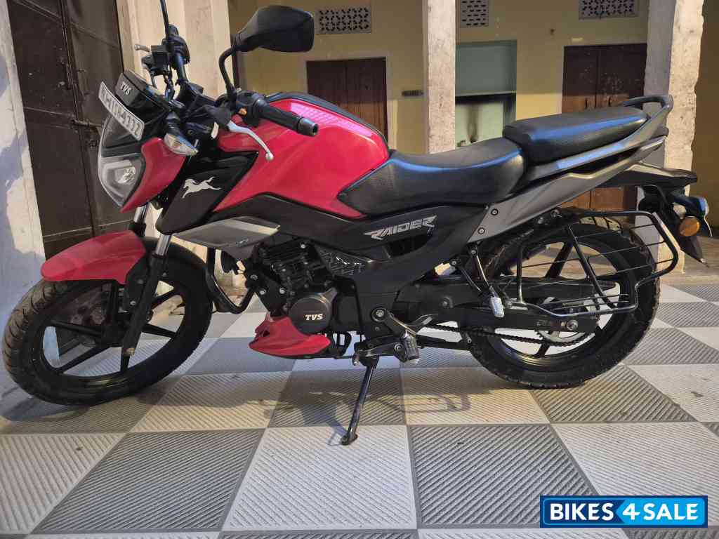 Red TVS Raider 125