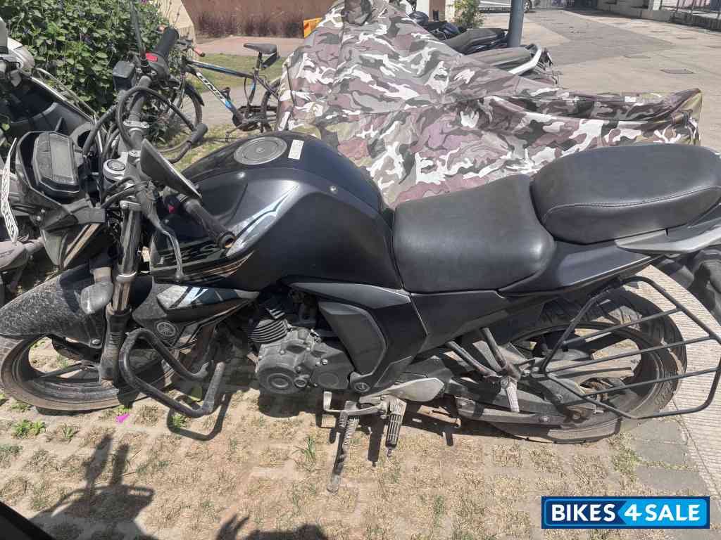 Mat Black Yamaha FZ-S