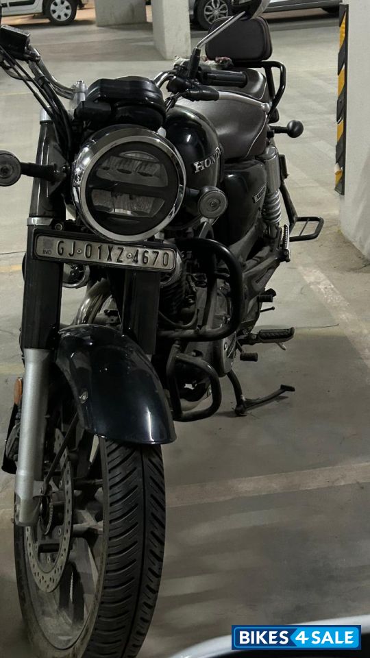Black Honda CB350 DLX Pro