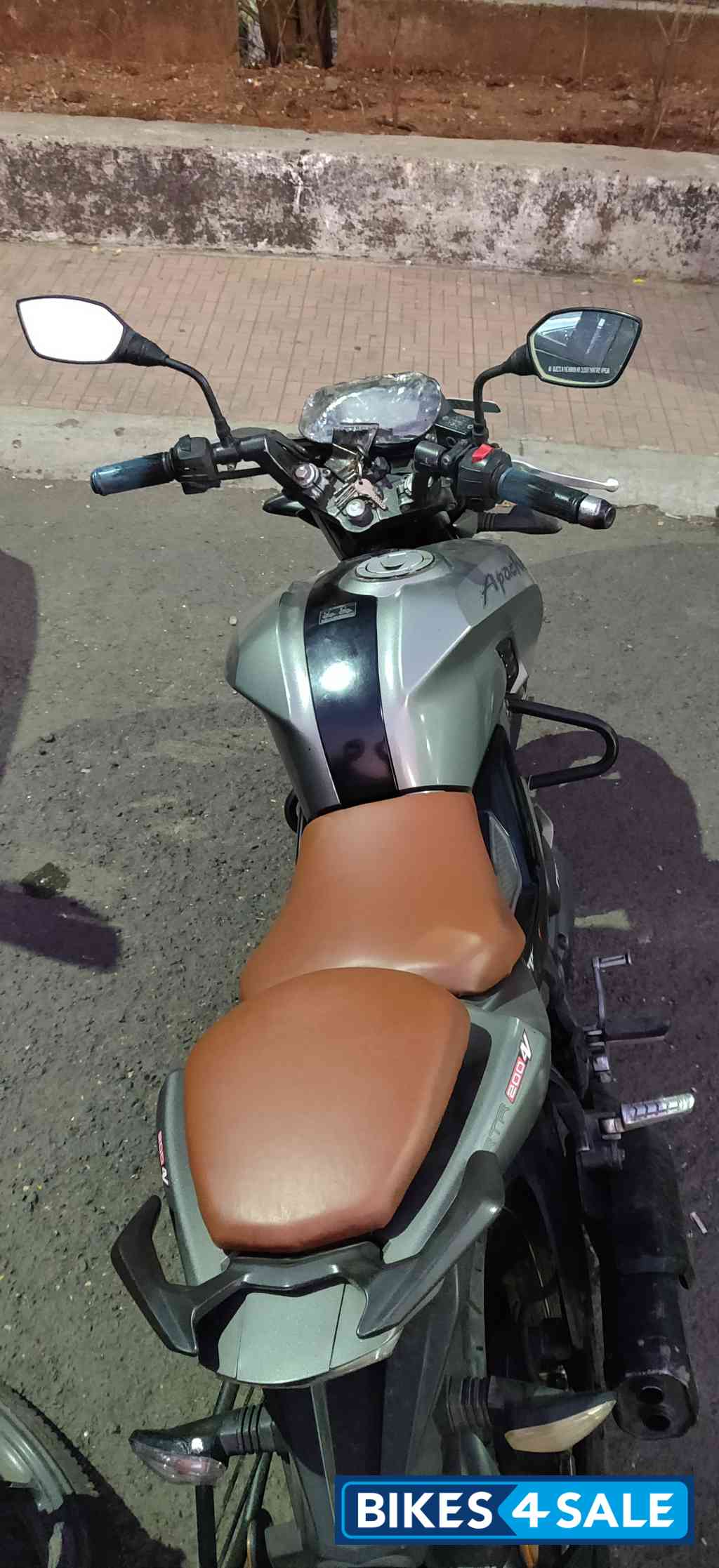 TVS Apache RTR 200 4V TVS Apache RTR 200 4V