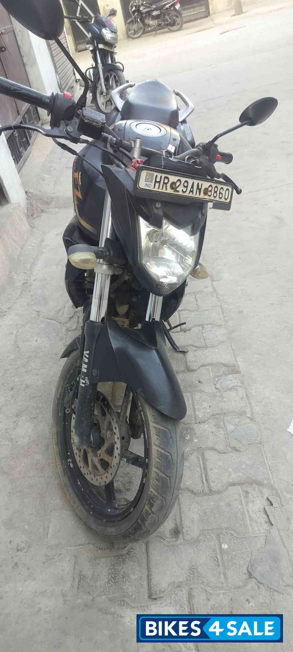 Black Yamaha FZ FI V2 Black Yamaha FZ FI V2