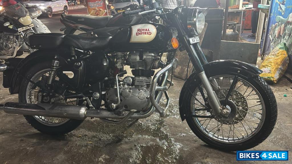 Black Royal Enfield Classic 350