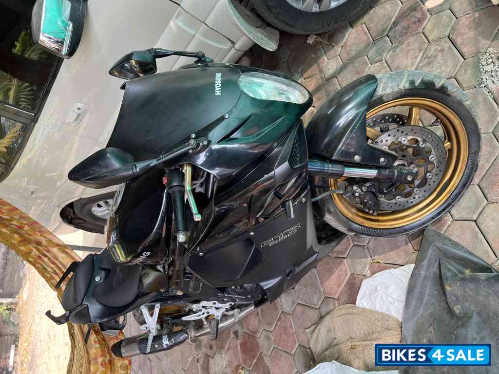 Black Hyosung GT650R