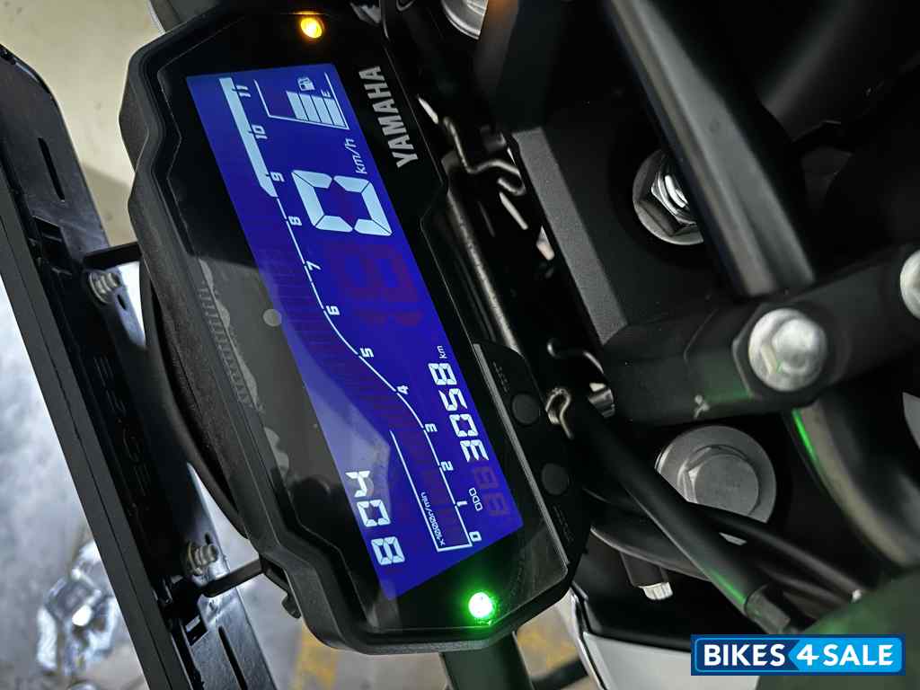 Ice White Yamaha FZ-S FI Ver 4.0 DLX