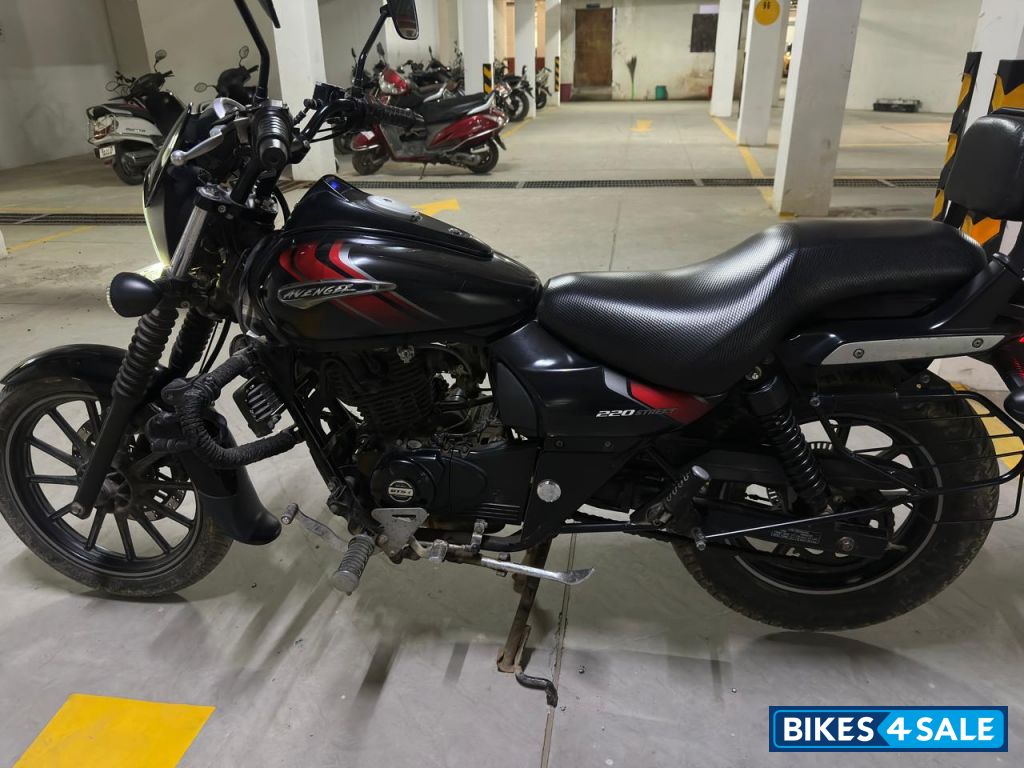Bajaj Avenger Street 220