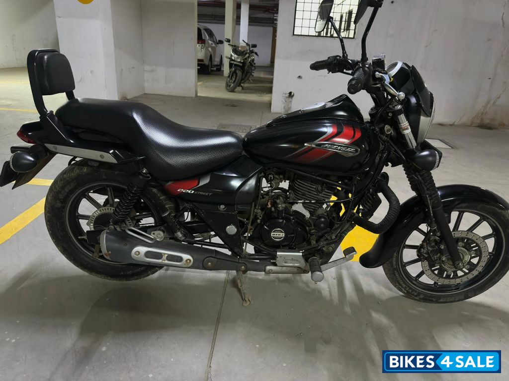 Bajaj Avenger Street 220