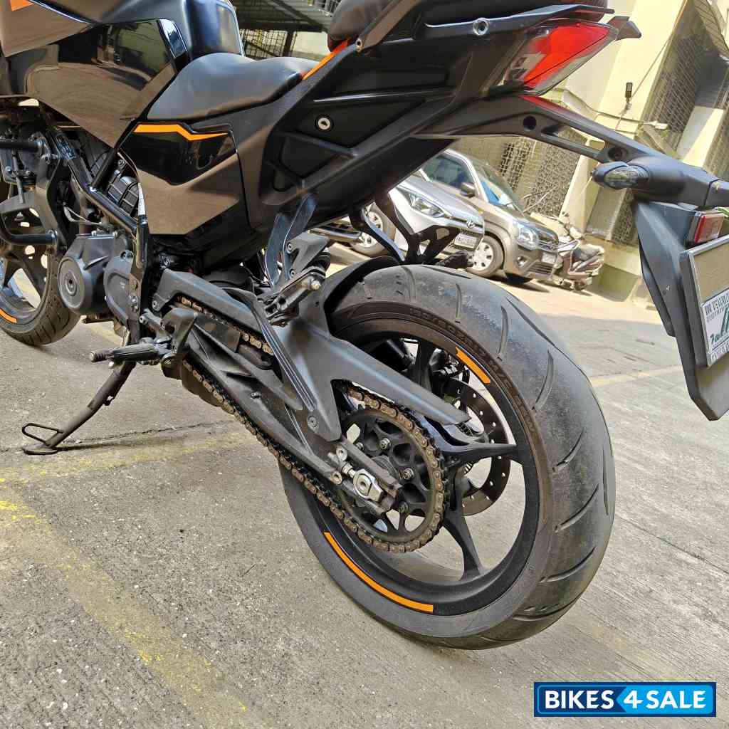 Ebony Black KTM Duke 250 2025