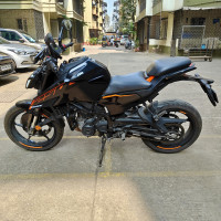 Ebony Black KTM Duke 250 2025