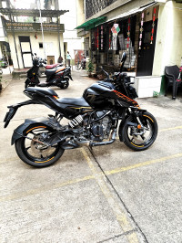 Ebony Black KTM Duke 250 2025