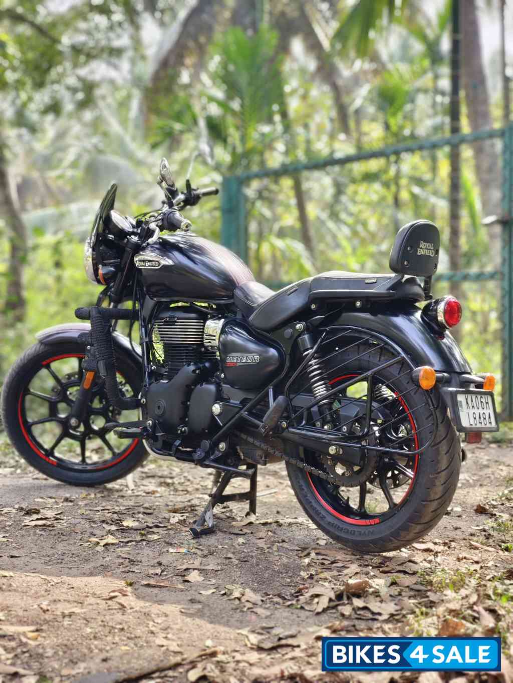 Stellar Black Royal Enfield Meteor 350