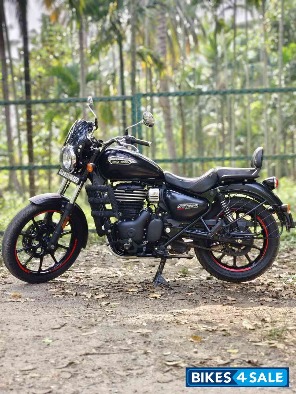 Stellar Black Royal Enfield Meteor 350