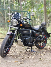 Stellar Black Royal Enfield Meteor 350
