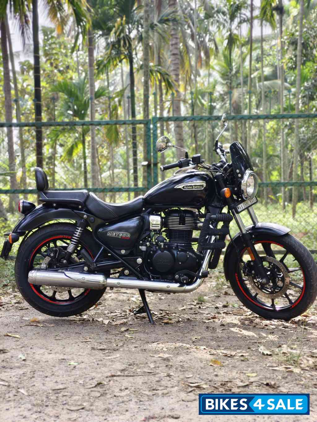 Stellar Black Royal Enfield Meteor 350