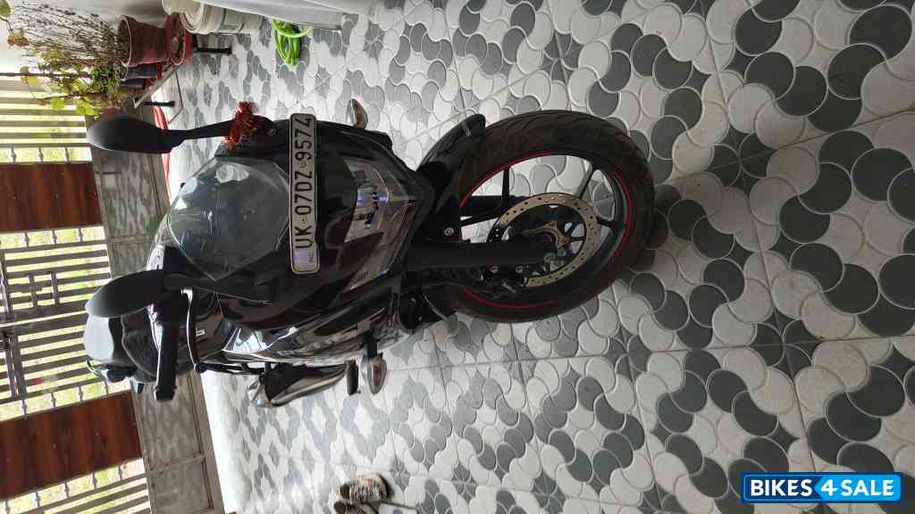 Black Suzuki Gixxer SF