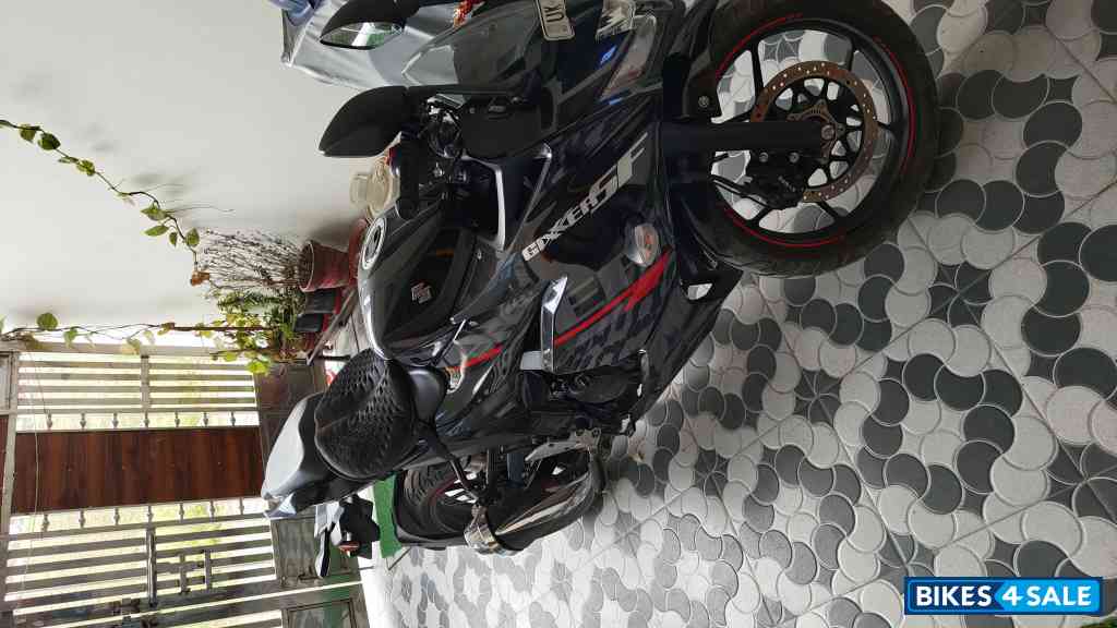 Black Suzuki Gixxer SF