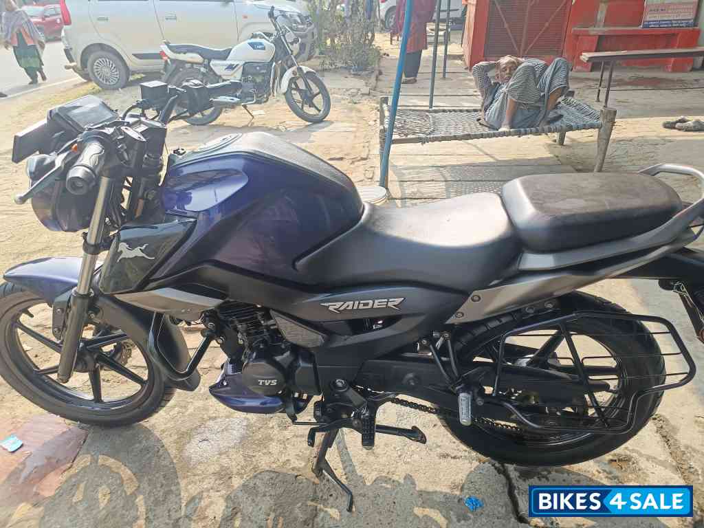 TVS Raider Split Seat