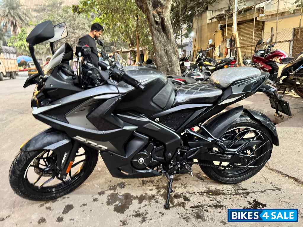 Bajaj Pulsar RS 200 BS6