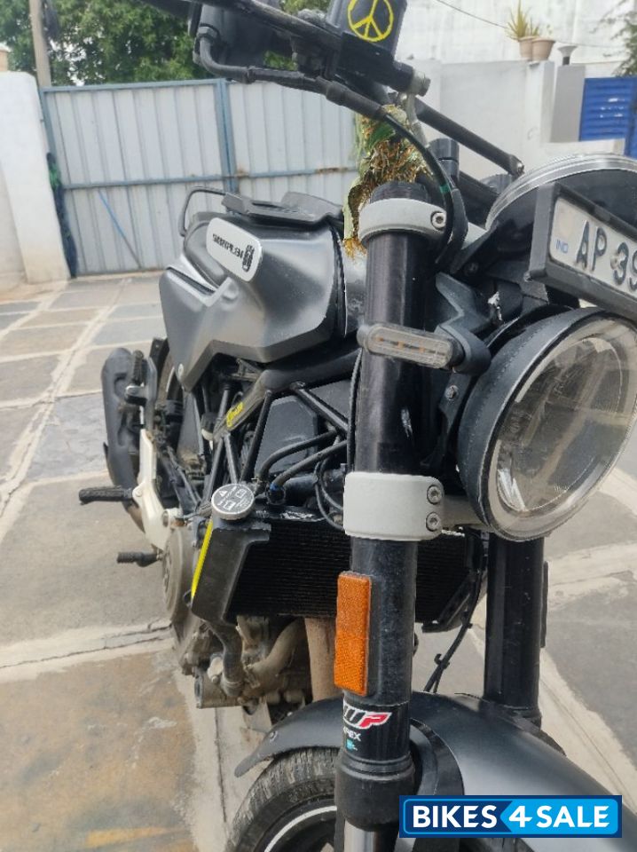 Husqvarna Svartpilen 250